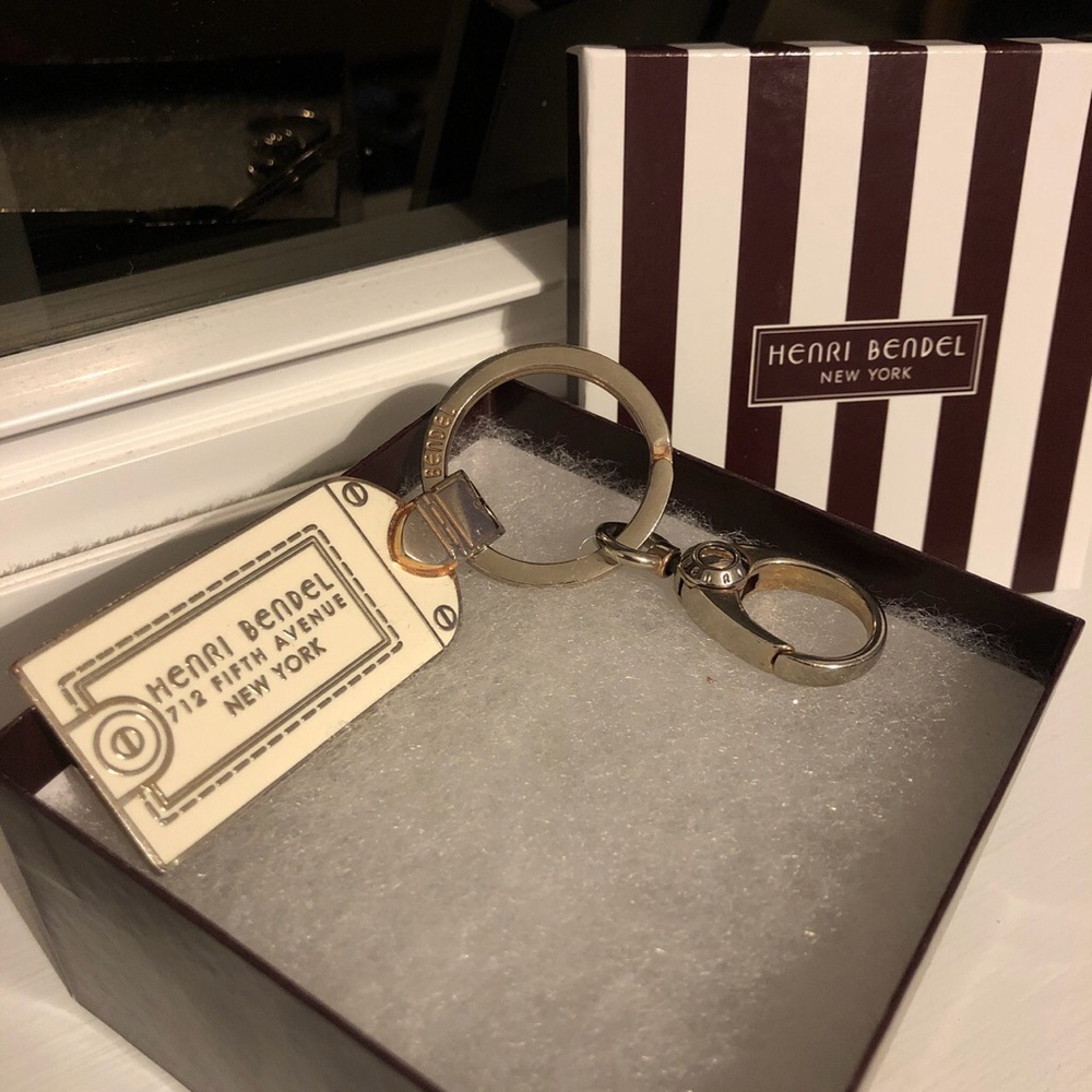 HENRI BENDEL Jetsetter key fob